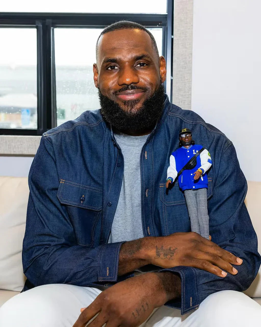 Lebron James se torna o primeiro atleta homem a ser homenageado como “Kenbassador” da Barbie