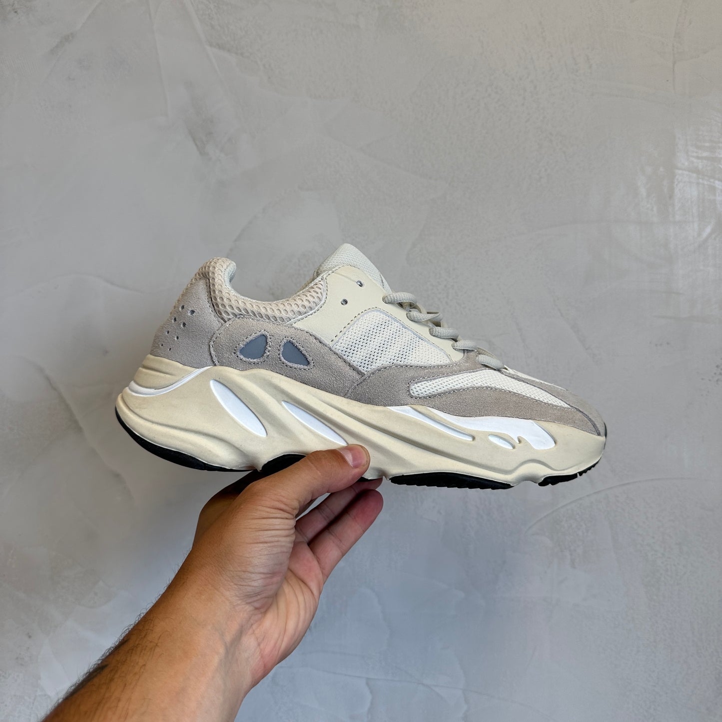 Adidas Yeezy Boost 700 Analog (Pronta Entrega)