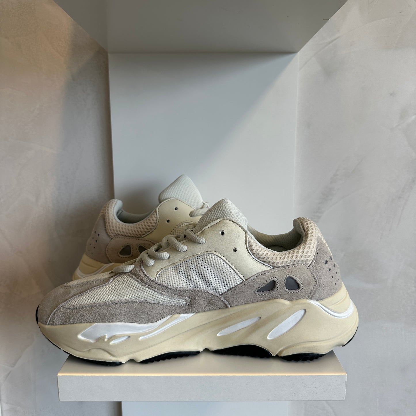 Adidas Yeezy Boost 700 Analog (Pronta Entrega)