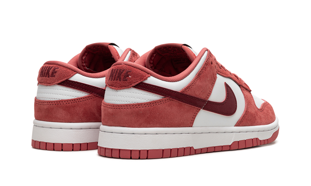 Nike SB Dunk Low ‘Valentines Day’ (2024)