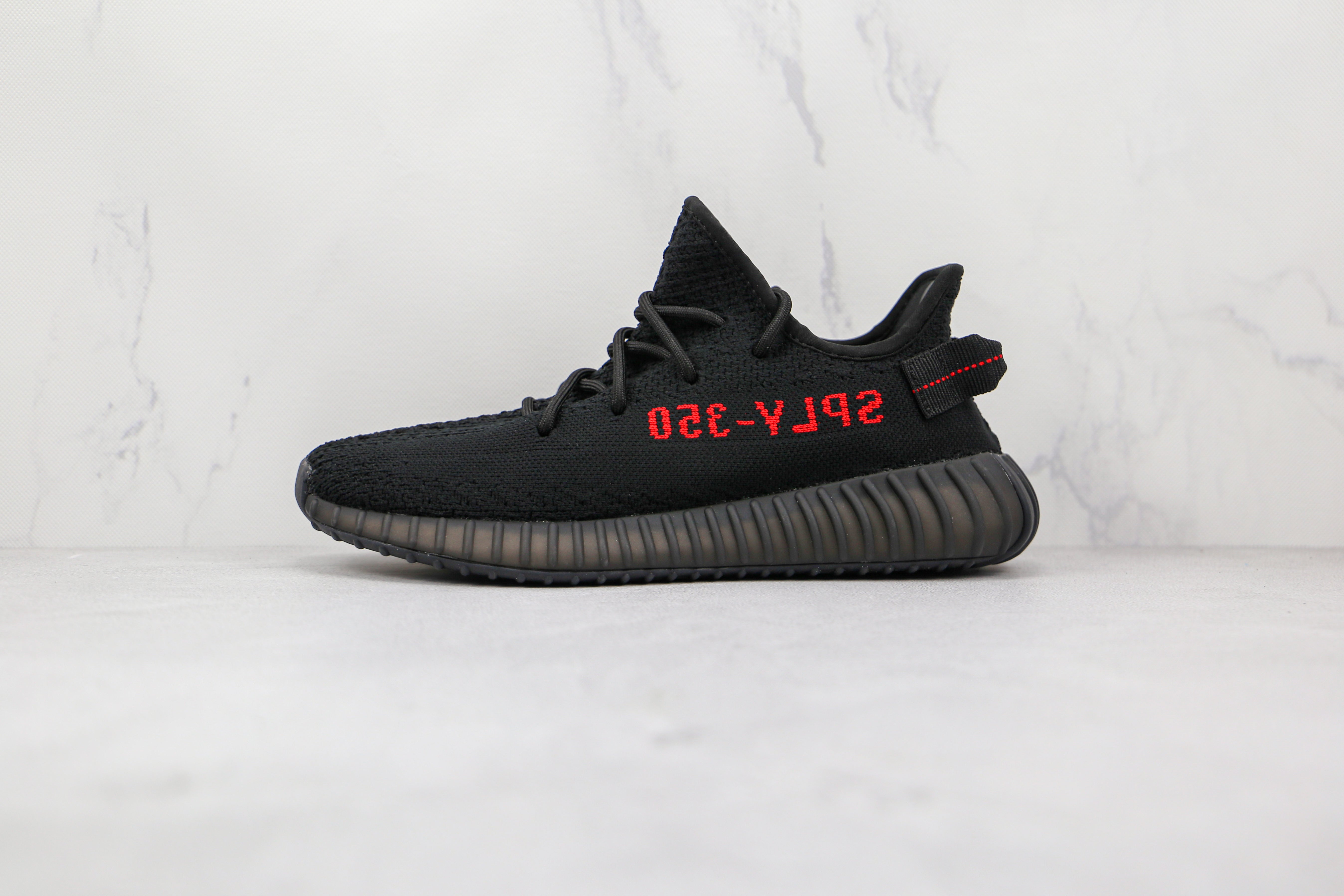 Yeezy boost 350 store preto e vermelho